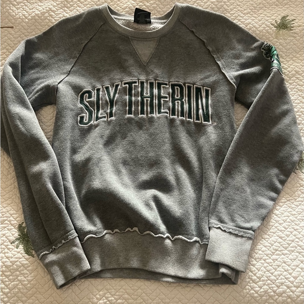 Universal Harry Potter Slytherin Gray Crewneck Sweater Soft Fleece